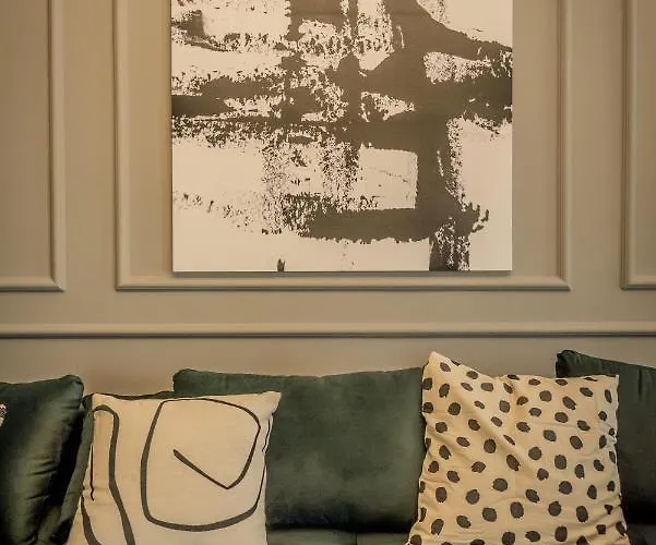 Hermes On Aristotelous Midas Daire Selanik