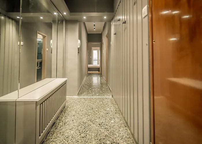 Hermes On Aristotelous Midas Selanik